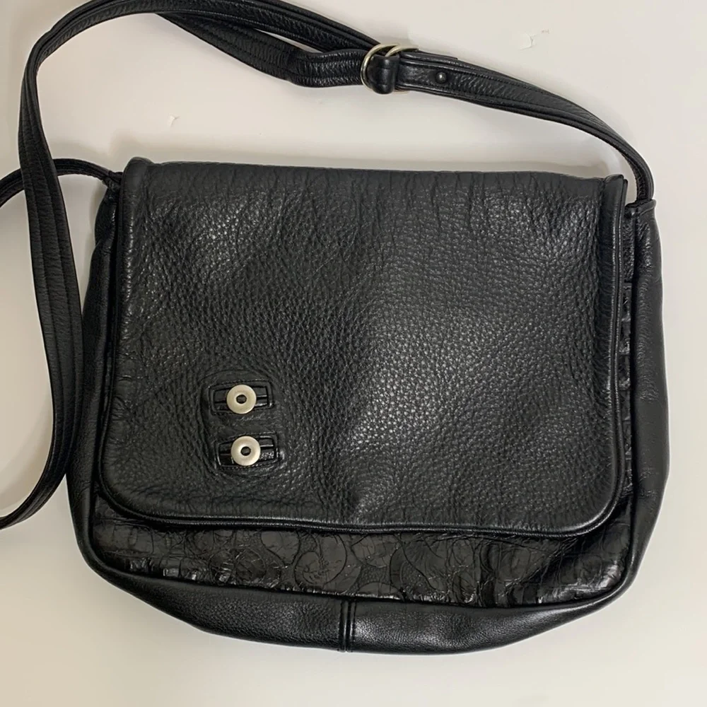 AnnRingness | Black Heavy Laptop Nag | Floral Engraved Multi Compartment Satchel